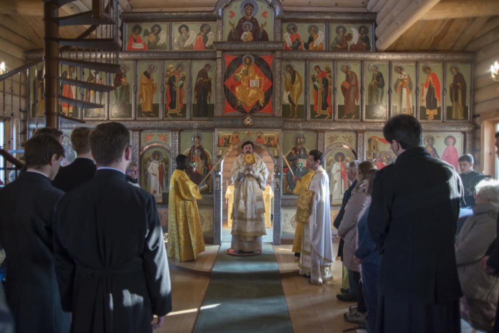 Liturgie avec Mgr Nestor et des paroissiens d'Yerres