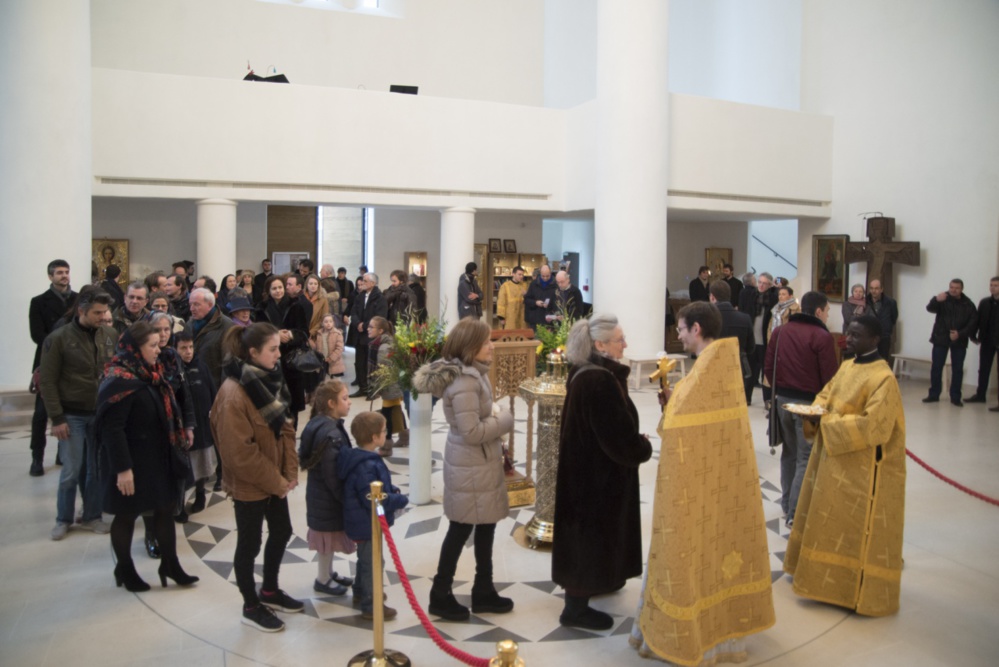 Reportage photographique sur notre première liturgie en français à l'église Sainte-Trinité à Paris