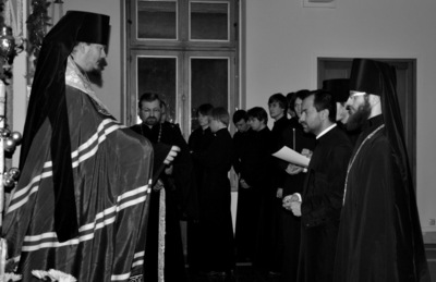 Traduction française du rite de la tonsure dans le rasophorat