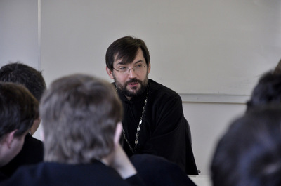 Le père Dimitri Sizonenko a donné au séminaire une conférence sur le mystère de l'Eglise