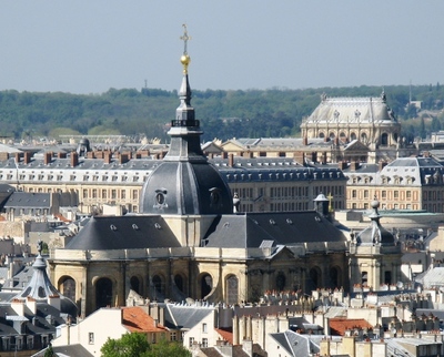 Un groupe de séminaristes présent à la messe de Noël à la cathédrale Saint-Louis de Versailles