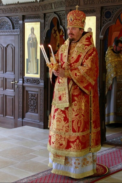 L'éveque Nestor de Chersonèse a béni la fondation de l'église en bois du Séminaire