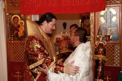 Le père Alexandre Rosas Lozada a été ordonné prêtre par l'évêque Nestor de Chersonèse Le père Alexandre Rosas Lozada a été ordonné prêtre par l'évêque Nestor de Chersonèse