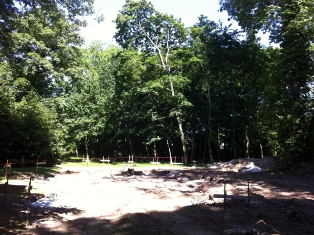 Début des travaux de la nouvelle église en bois du séminaire Début des travaux de la nouvelle église en bois du séminaire