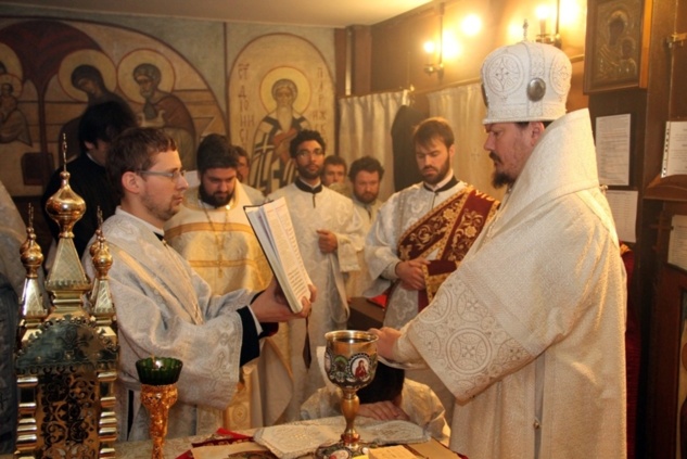 Vladimir Mutin a été ordonné diacre par Mgr Nestor, évêque de Chersonèse Vladimir Mutin a été ordonné diacre par Mgr Nestor, évêque de Chersonèse