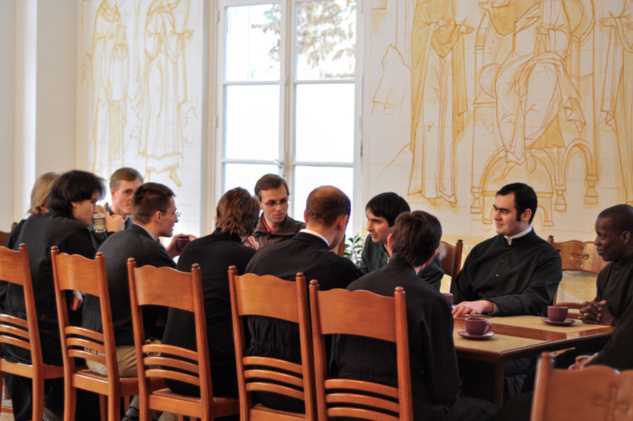 Reportage dans "La Croix" sur les échanges entre notre Séminaire et le Séminaire Saint-Sulpice d'Issy-les-Moulineaux Reportage dans "La Croix" sur les échanges entre notre Séminaire et le Séminaire Saint-Sulpice d'Issy-les-Moulineaux