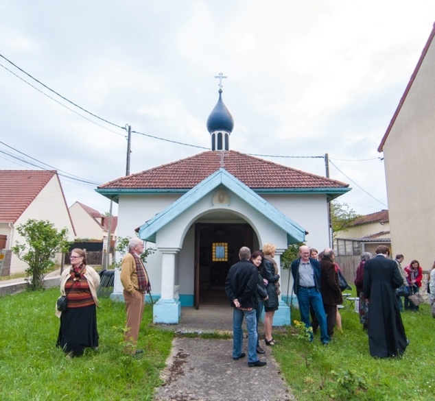 Matines de Pâques à l'église russe à Champagne-sur-Seine Matines de Pâques à l'église russe à Champagne-sur-Seine