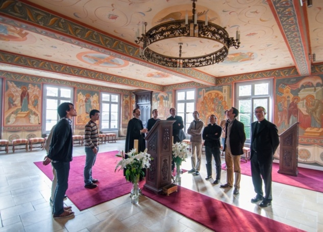 La communauté de la maison Saint-Bernard du séminaire de Paris en visite au séminaire orthodoxe