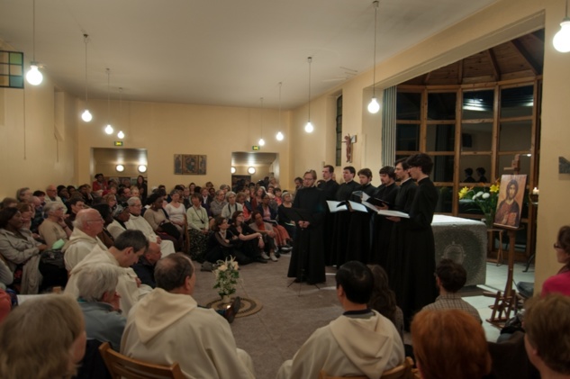 Le chœur du séminaire a participé à la nuit de prière au Prieuré Saint-Benoît d'Étiolles Le chœur du séminaire a participé à la nuit de prière au Prieuré Saint-Benoît d'Étiolles