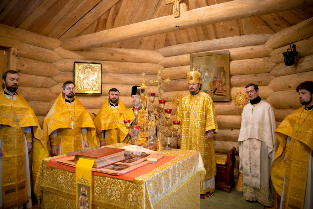 Liturgie avec Mgr Nestor et les alumni