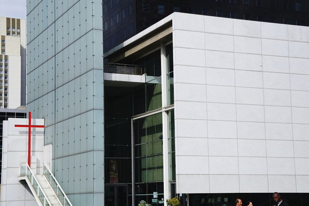 Visite des séminaristes à l'église Notre-Dame de Pentecôte à La Défense Visite des séminaristes à l'église Notre-Dame de Pentecôte à La Défense