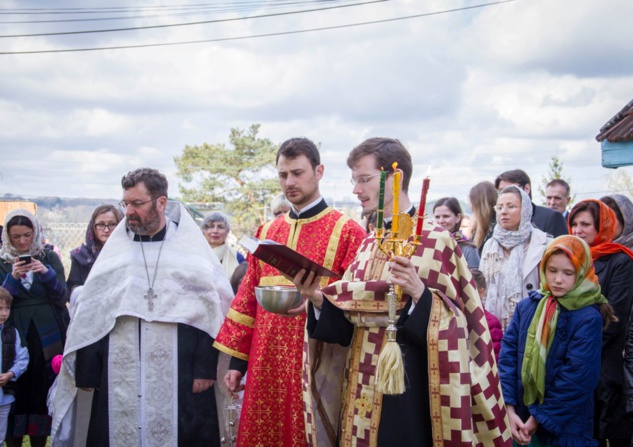 Matines de Pâques à l'église russe de Champagne-sur-Seine Matines de Pâques à l'église russe de Champagne-sur-Seine
