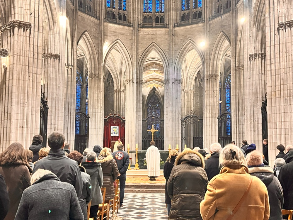 Célébration des vêpres orthodoxes dans la Cathédrale Notre-Dame d'Évreux