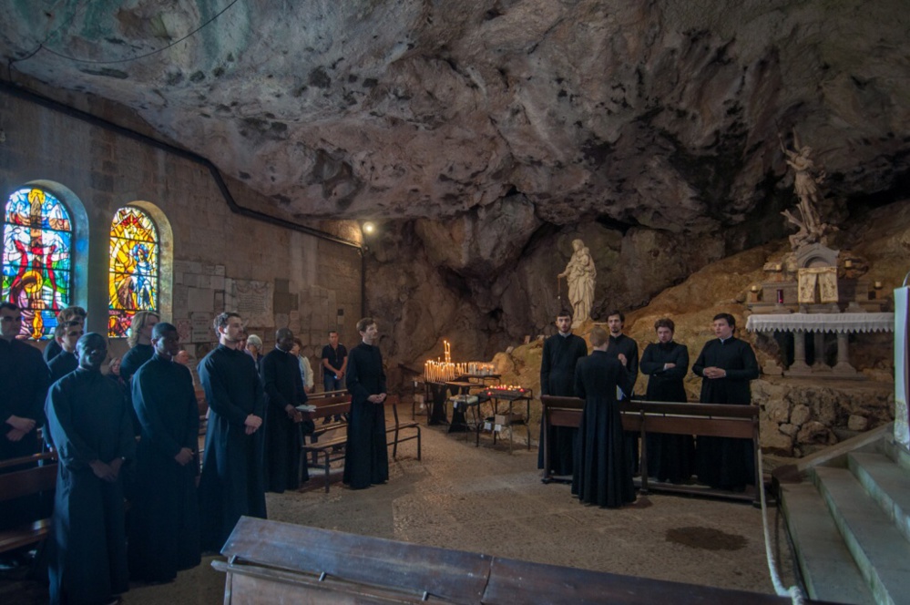 Nouvelles de notre pèlerinage dans le diocèse de Toulon. Premier jour.