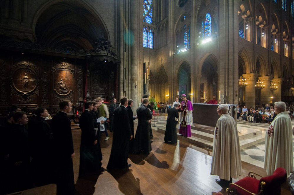 Vénération de la Couronne d'épines à Notre-Dame de Paris avec les séminaristes de Saint-Pétersbourg
