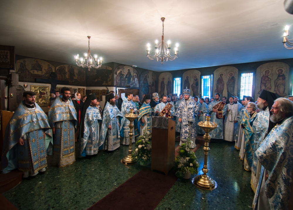 Liturgie à l'église des Trois-Saints-Docteurs à Paris