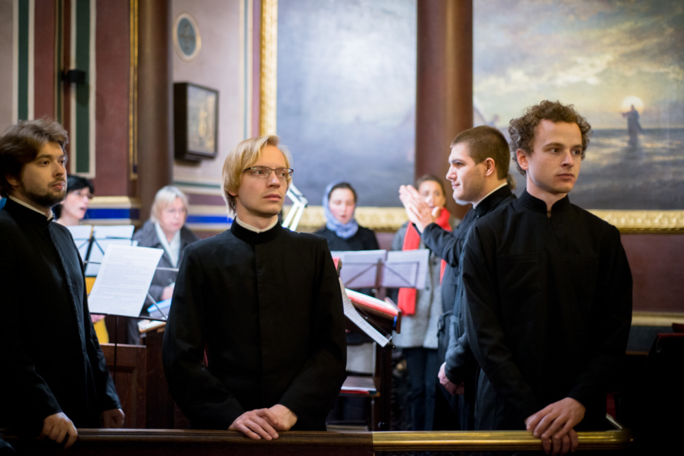 Les séminaristes ont participé à la veillée de prière pour la création à l'église Saint-Alexandre-Nevski à Paris