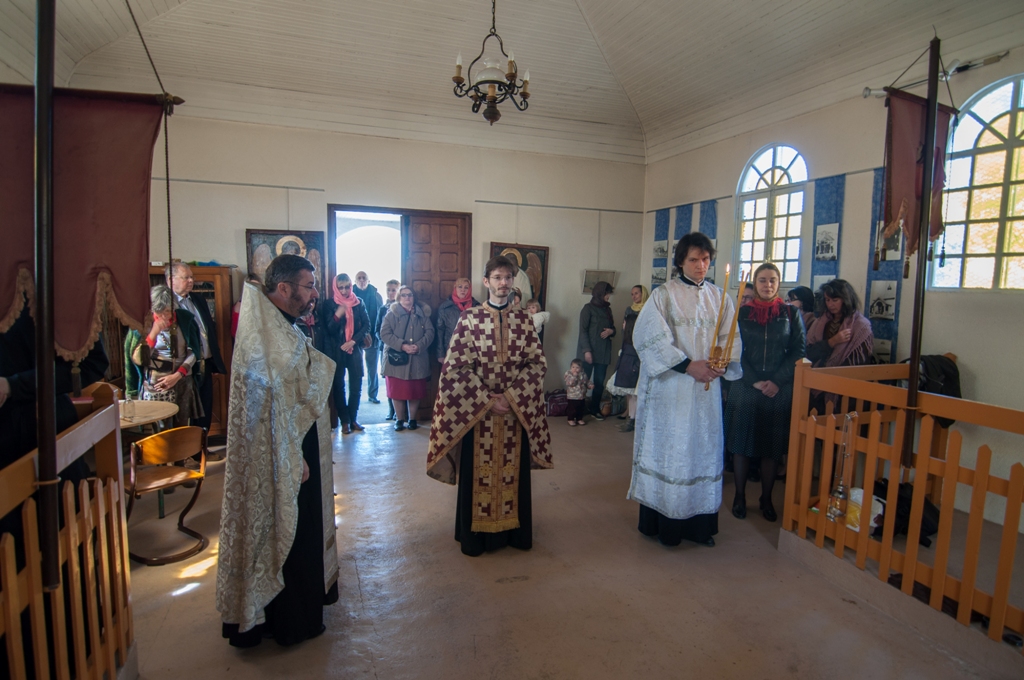 Matines de Pâques à l'église russe de Champagne-sur-Seine Matines de Pâques à l'église russe de Champagne-sur-Seine