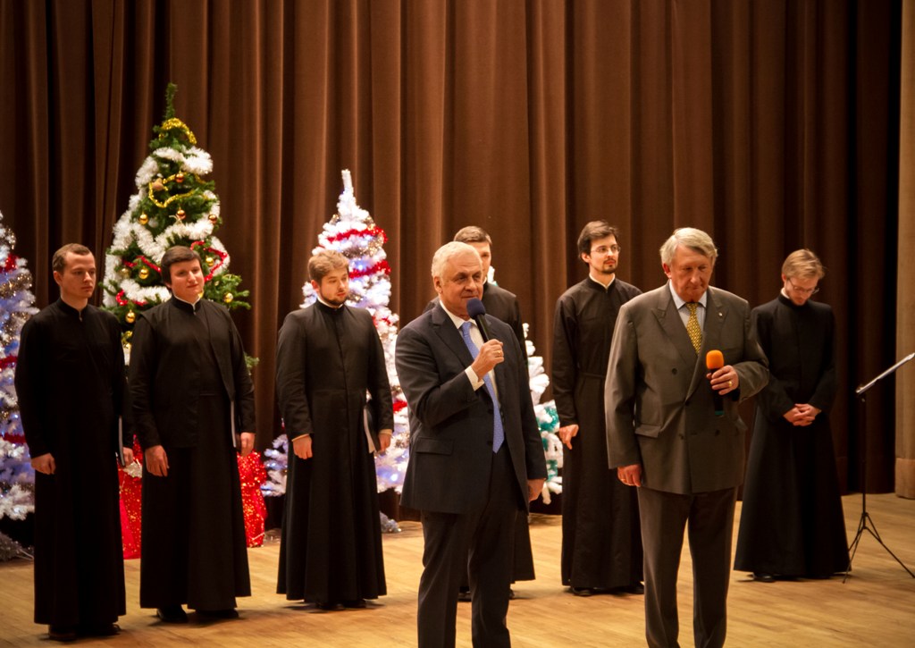 Les séminaristes ont ouvert le concert du Nouvel An à l'Ambassade de Russie par le chant du tropaire de Noël