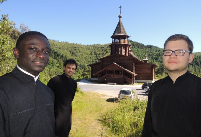 Trois de nos séminaristes passent le mois de juillet à Sylvanès