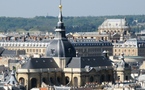 Un groupe de séminaristes présent à la messe de Noël à la cathédrale Saint-Louis de Versailles