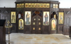 Installation des icônes complémentaires sur l'iconostase de l'église du séminaire