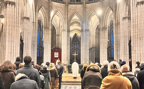 Célébration des vêpres orthodoxes dans la Cathédrale Notre-Dame d'Évreux